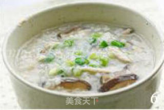 香菇鸡丝粥的做法步骤：2