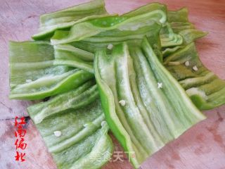 青椒肉丝的做法步骤：3