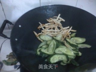 黄瓜鸡蛋炒肉片的做法步骤：3