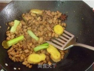 老杨卤肉饭的做法步骤：2