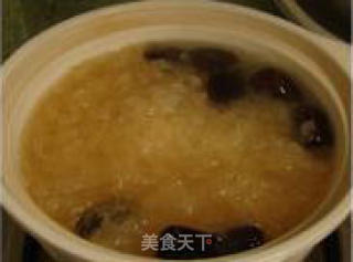 红枣银耳羹的做法步骤：2