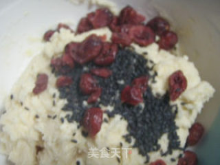 蔓越莓芝麻松饼的做法步骤：2