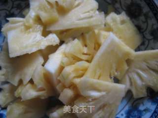 牛肉炒菠萝的做法步骤：2