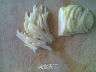 炝土豆丝绿豆芽的做法步骤：2