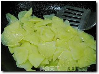 干煸土豆片的做法步骤：2