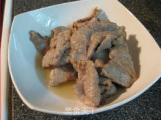 牛肉炒菠萝的做法步骤：3