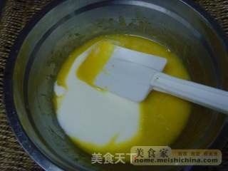 戚风杯仔小蛋糕的做法步骤：2