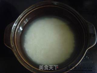 腊鸭腿煲仔饭的做法步骤：2