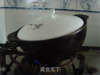 腊鸭腿煲仔饭的做法步骤：2