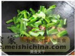 蒜烤蛤蟆鱼干的做法步骤：2