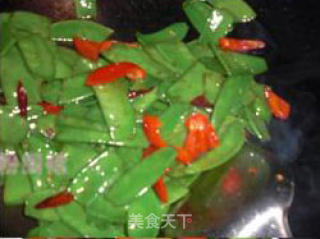 豌豆角炒腊肉的做法步骤：2