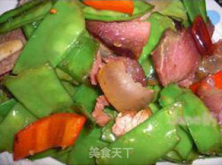豌豆角炒腊肉的做法步骤：2