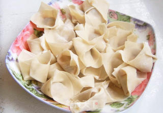 砂锅云吞鸡的做法步骤：2