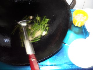 茭白炒肉丝的做法步骤：2