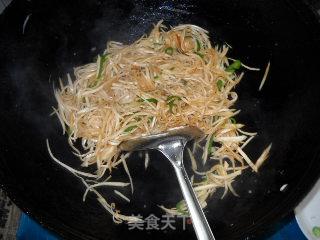 茭白炒肉丝的做法步骤：2