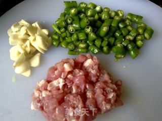 长豆角炒肉末的做法步骤：2