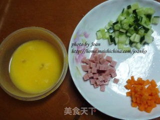 惊艳的火腿蛋炒饭的做法步骤：2