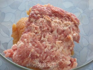 黄金三鲜灌汤蒸饺的做法步骤：4
