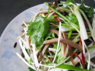 凉拌老虎菜的做法步骤：2