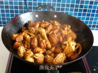 三黄鸡烧五花肉的做法步骤：4