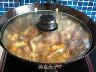 三黄鸡烧五花肉的做法步骤：4