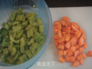 苦瓜爆鸡块的做法步骤：2