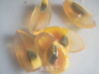 变蛋豆腐的做法步骤：3