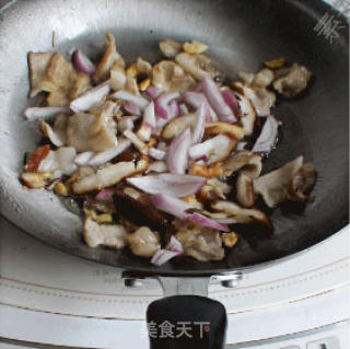 石锅烧肉拌饭的做法步骤：2