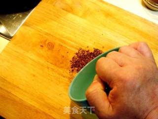 简单家庭面食——花椒盐芝麻酱花卷的做法步骤：2