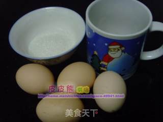 草莓戚风蛋糕卷的做法步骤：3