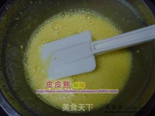 草莓戚风蛋糕卷的做法步骤：3