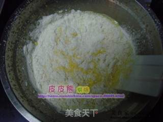 草莓戚风蛋糕卷的做法步骤：3
