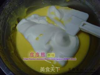 草莓戚风蛋糕卷的做法步骤：3