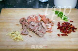 鲊辣椒炕肥肠的做法步骤：2