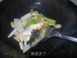 茶树菇烧鸡的做法步骤：2