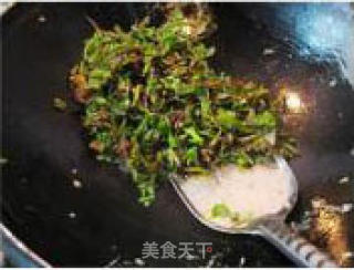 香椿炒鸡蛋的做法步骤：2