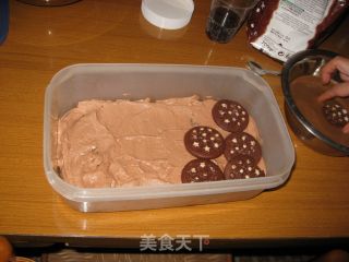 巧克力饼干蛋糕的做法步骤：2