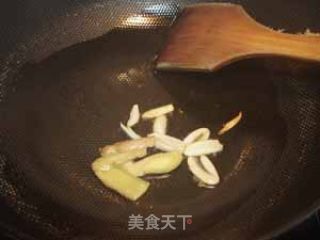 酸菜焖米鱼胶的做法步骤：2