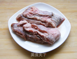 锅仔玉米牛腩的做法步骤：2