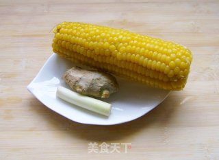 锅仔玉米牛腩的做法步骤：2