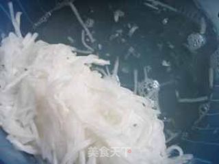 糖醋黄瓜拌萝卜的做法步骤：2