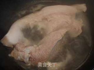 玫瑰花香红烧肉的做法步骤：4