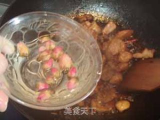 玫瑰花香红烧肉的做法步骤：4