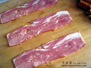 培根黑胡椒热狗卷的做法步骤：2