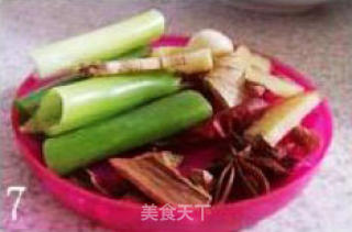 五花肉炖虎皮蛋的做法步骤：3