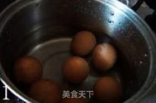 五花肉炖虎皮蛋的做法步骤：3