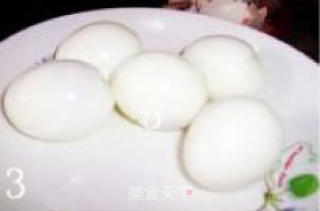 五花肉炖虎皮蛋的做法步骤：3