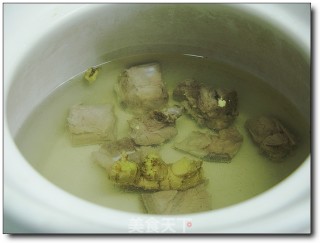 土黄鳝炖排骨的做法步骤：2