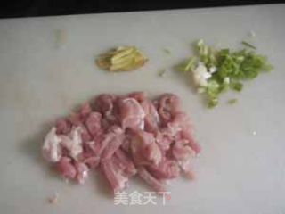 韭黄炒肉丝的做法步骤：2