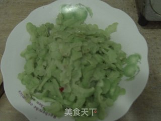苦瓜炒鸡蛋的做法步骤：2
